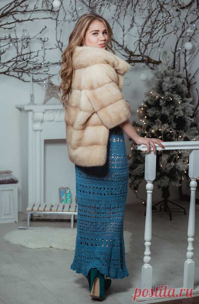 Юбка длинная в пол, зимняя мода 2019
Юбка "Каролина" длинная в пол из английского твида, глубокого синего цвета.
Вязаная юбка в пол – это женственно, удобно и красиво. В холодное время года она будет согревать вас и подойдет для встреч с друзьями, для прогулок, для офиса, комбинируйте её с любой одеждой: топами, кофтами, рубашками или с норковой шубкой, как на фото...
Цена 8900 руб. Размер 42-48