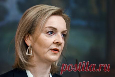 МИД Великобритании призвал клубы из Англии бойкотировать финал ЛЧ в России. Английским футбольным клубам стоит бойкотировать финал Лиги чемпионов, который состоится в Санкт-Петербурге. С таким призывом выступила глава Министерства иностранных дел Великобритании Лиз Трасс. «На их месте я бы бойкотировала финал. Лично я бы не хотела участвовать в матче в Санкт-Петербурге», — сказала она.