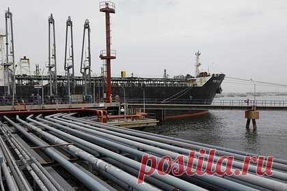 В России упали доходы от экспорта нефти. В июне 2023 года доходы России от экспорта нефти упали до 11,8 миллиарда долларов. Об этом сообщает РБК со ссылкой на данные Международного энергетического агентства. По информации издания, за последние полтора года доходы России достигали своего максимума в марте 2022 года, когда они составили 22 миллиарда долларов.