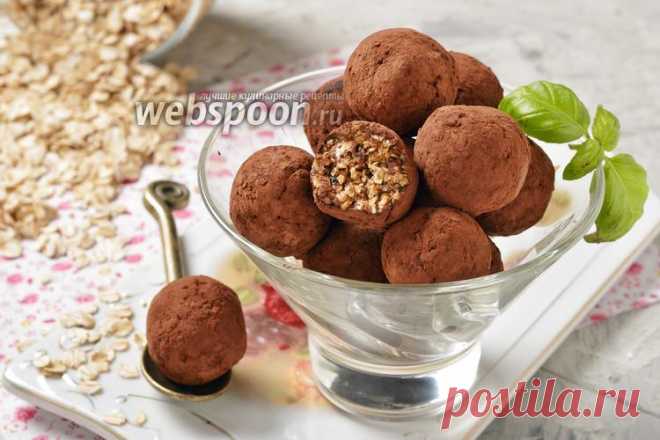 Конфеты из овсяных хлопьев  Домашние ПП конфеты из овсянки и сухофруктов с какао 
Мы привыкли, что конфеты — это очень вкусное, но не слишком полезное лакомство. А что, если мы приготовим полезные конфеты, в состав которых будут входить овсяные хлопья, грецкие орехи и сухофрукты? Польза для организма от этих конфет будет побольше, чем от покупных, а затраты для их приготовления мизерные (как в плане усилий, так и в плане бюджета).  
Конфеты рассчитаны на более взрослых дег...