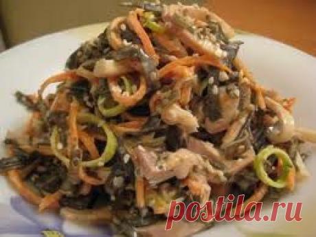 Салат из кальмаров с морской капустой. | vkusnyymir