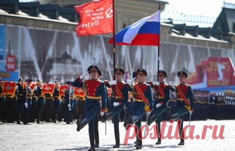 МОСКВА, 9 мая. /ТАСС/. Парад в честь 70-летия Победы в Великой Отечественной войне начался на Красной площади в Москве, передает корр. ТАСС. / © Станислав Красильников/ТАСС  | ТАСС: Общество - Парад Победы начался на Красной площади