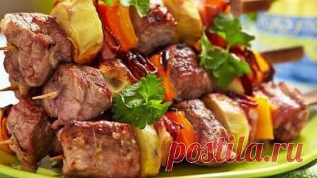 Секретные ингредиенты помогут сделать любое мясо мягким! Вы приготовили мясо и разочаровалась? Оно вышло сухим, жестким, «резиновым»? Как же добиться того, чтобы мясо получалось мягким, тающим во рту. Сейчас вы узнаете секреты, с помощью которых даже самая дубовая, невероятно жилистая баранина, говядина, курятина станут обалденно мягкими. Более того, эти секретные ингредиенты придадут мясу фантастический вкус. Вы будете восхищены и благодарны «чудо-помощникам», способным …