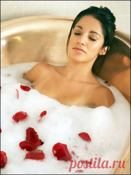 Лечебные ванны от бессонницы В мире много людей с повышенной нервной возбудимостью, и вот у таких людей даже самые ничтожные причины могут вызвать нарушение сна, бессонницу. Причиной бессонницы могут оказаться также и различные заболевания общего характера, которые сопровождаются приступами кашля или одышки, расстройством кровообращения или нервной системы.