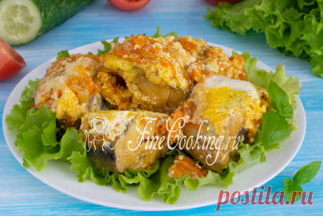 Рыба с луком, морковью и сметаной в мультиварке