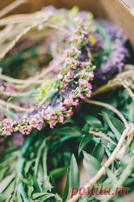 Make the Midsummer floral crown