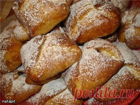 булочки &quot;Подушечки&quot; с творожно-вишневой начинкой - Простые рецепты Овкусе.ру