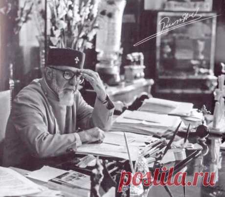 Կաղնի է հայոց ազգը:
Կաղնի է հայոց ազգը,դարաւոր կաղնի:Ու անոնք որոնք աղգին պատկանելու իրաւ, գիտակից զգայարանքը ունին , դէպի ապագան նայիլ գիտեն , չեն կրնար կտրուիլ կաղնիի բունէն ու արմատներէն, որովհետեւ կ՛աղքատանան եւ կը տկարանան առանց մեր հայրերու ստեղցագործութեան հարուստ ենթահողին եւ անկէ ծնող աւիշին:
Եղի՛ր ու մնացի՛ր ուխտի ժողովուրդ: Ուխտ կը նշանակէ հաւատարմութիւն հանդէպ Աստուծոյ եւ հանդէպ ազգիդ: Ուխտ ընել գիտցող եւ ուխտը կատարել կրցող ժողովուրդը չի մեռնիր: