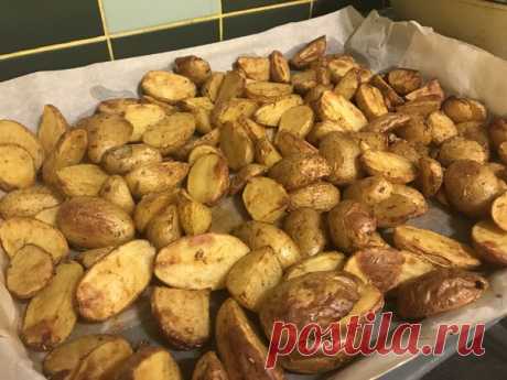 Вроде и картошка, а вкусно  




Други, делюсь с вами супер-рецептом – картофель с паприкой.
 
Берем картофель, лучше бэйби – это такой маленький. Но можно и большие клубни.

 


 


Если встретите на клубнях зеленый цвет, срез…