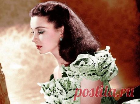 Эталон красоты: 12 актрис золотой эпохи Голливуда Золотой век Голливуда положил начало современному кинематографу: это было время зарождения влиятельных студий, новых жанров и эталонов красоты. Голливудские актрисы того времени и в наши дни считаются образцами гламура и женственности. За яркими масками роковых красавиц, которым стремились подражать миллионы, скрывались сильные женщины, часто с тяжелыми и трагическими судьбами. Однако они всегда находили в себе силы играть ...