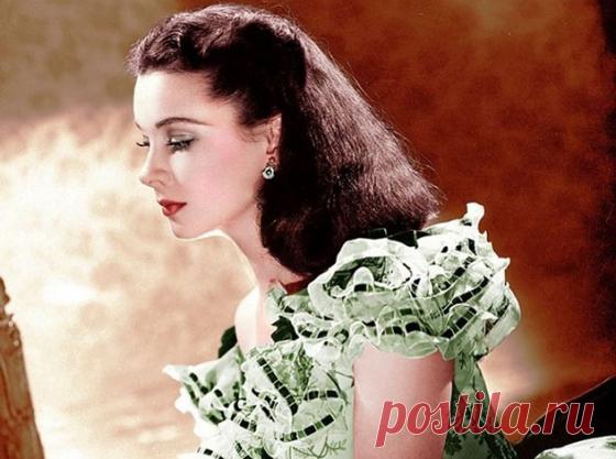 Эталон красоты: 12 актрис золотой эпохи Голливуда Золотой век Голливуда положил начало современному кинематографу: это было время зарождения влиятельных студий, новых жанров и эталонов красоты. Голливудские актрисы того времени и в наши дни считаются образцами гламура и женственности. За яркими масками роковых красавиц, которым стремились подражать миллионы, скрывались сильные женщины, часто с тяжелыми и трагическими судьбами. Однако они всегда находили в себе силы играть ...