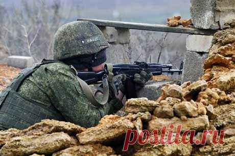 В ДНР сообщили взятии под контроль трассы на подступах к Угледару. Российские войска взяли под свой контроль трассу, ведущую из Покровского в Угледар. Об этом сообщил советник врио главы Донецкой народной республики (ДНР) Ян Гагин. По его словам, под Угледаром сейчас ведутся жестокие бои, российская армия занимает новые позиции на подступах к городу.