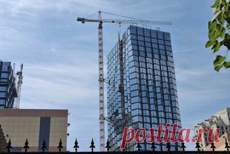 Появились подробности о причине смерти крановщика в кабине на высоте 32 этажей в Москве