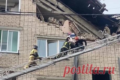 Число пострадавших при взрыве газа в пятиэтажке Читы снова возросло. Число пострадавших при взрыве газа в пятиэтажном доме в Чите Забайкальского края возросло до семи. Об этом сообщили в региональном управлении МЧС. Спасатели в ходе поисковой операции спасли 12 человек, среди которых трое детей, подчеркнув, что после обнаружения под завалами ребенка под ними никого не осталось.