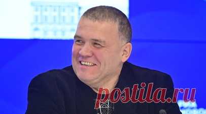 Актёр Низовой раскрыл характер своего персонажа в спектакле «Анна Каренина». Народный артист России Виктор Низовой, который исполнил роль Алексея Каренина в новой постановке Малого театра «Анна Каренина», охарактеризовал своего персонажа как «очень глубокого и нежного», отличающегося от литературного прототипа. Читать далее