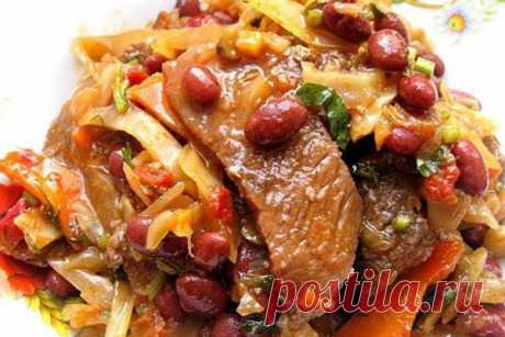 Тушеная говядина с капустой и фасолью