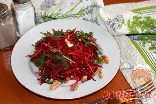 Салат с рукколой и свеклой, рецепт полезного салата для очищения Салат с рукколой и свеклой легко готовится. Блюдо помогает очистить кишечник и похудеть. Овощи, как щетка, чистят ЖКТ. Рецепт простой, пошаговый
