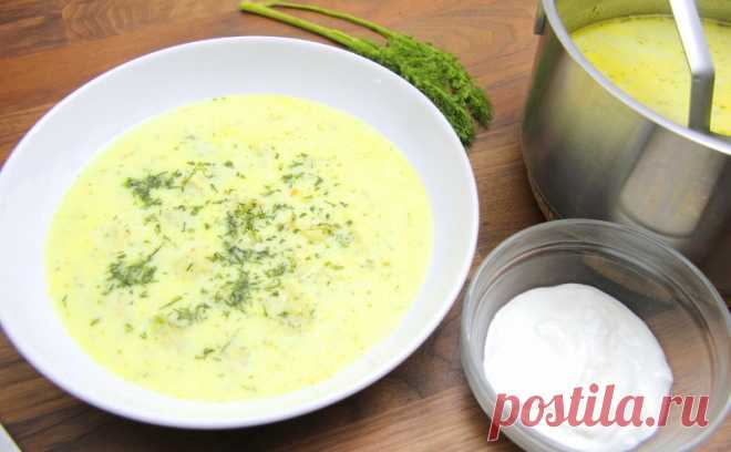 Сырный суп с клёцками. 
Отличный рецепт вкуснейшего супа из брынзы, сметаны с сырными клецками.