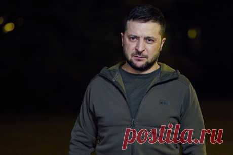 Зеленский создал восемь военных администраций в Донбассе. Президент Украины Владимир Зеленский издал указ о создании военный администраций в восьми городах Донбасса. Военные администрации, согласно документу, появятся в Авдеевке, Угледаре, Марьинке, Торецке, Светлодарске, Славянске, Дружковке и Очеретино. Указ вступил в силу со дня обнародования.