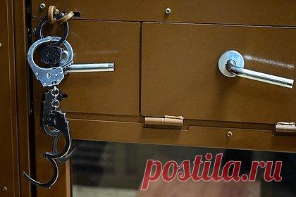 Украинца осудили на 10 лет за попытку изнасиловать и убить россиянку в 2011 году. Ленинский районный суд Курска приговорил уроженца Украины к десяти годам колонии особого режима с ограничением свободы на год за попытку изнасиловать и убить россиянку. 9 марта 2011 года мужчина, проживавший в Курске, попытался изнасиловать проходившую мимо него незнакомую девушку.