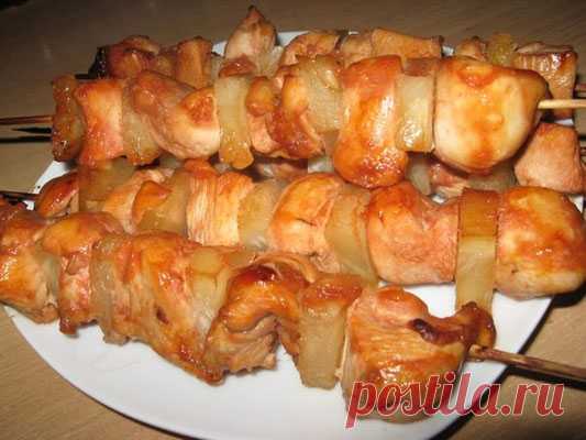 5 САМЫХ ВКУСНЫХ БЛЮД ИЗ МЯСА 

1) ШАШЛЫК ИЗ КУРИЦЫ С АНАНАСОМ ИНГРЕДИЕНТЫ: 
● Грудки куриные — 2 шт. ● Ананас — 1 шт. ● Кетчуп — 100 мл ● Соус соевый — 100 мл ● Сок апельсина — 1 шт. ● Корень имбиря — 5 см ● Сахар коричневый — 1 …
