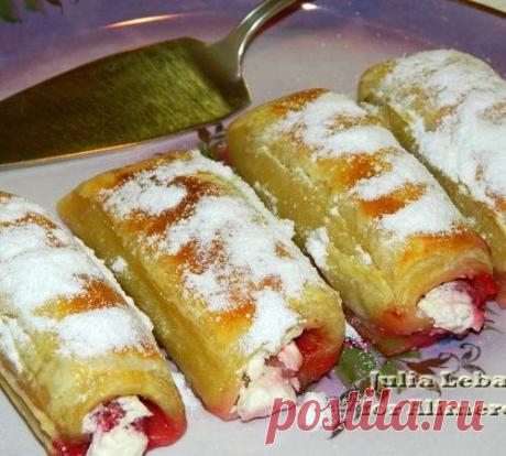 Слоёные трубочки с малиной