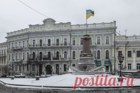 «Це мой коханый». Украинские геи устроили разборки в одесском такси. Пассажирам не понравилось, что им запретили целоваться в машине.