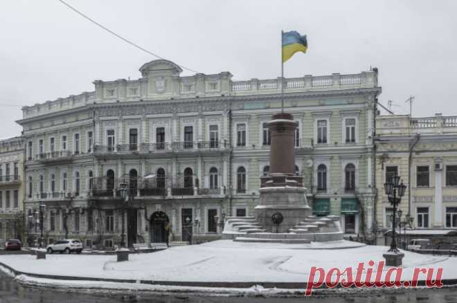 «Це мой коханый». Украинские геи устроили разборки в одесском такси. Пассажирам не понравилось, что им запретили целоваться в машине.