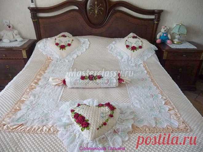 Вышивка лентами подушки-конфетки. Мастер-класс с фото