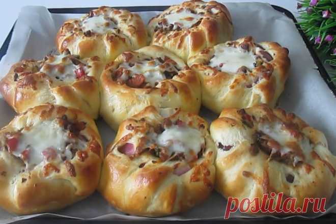 Необычные булочки с луком и мясной начинкой