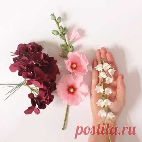 A few pieces I've been making over the weekend, with the beginnings of a Hydrangea, a Hollyhock and some tiny Lily of the Valley #paperflowers
.
.
#dsfloral #rsblooms #imsomartha #abmlifeisbeautiful #showusthecolor #craftwithconscience #craftsposure #papercraft #paperartist #paperart #myfloraldays #blooooms #thehandmadeparade #mycreativebiz #madetocreate #huffpostgram