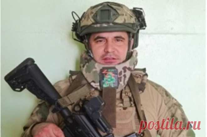 Боец РФ вывел группу из-под огня и отразил атаку врага, несмотря на ранение. Ефрейтор Андрей Крючков самостоятельно оказал себе первую помощь.