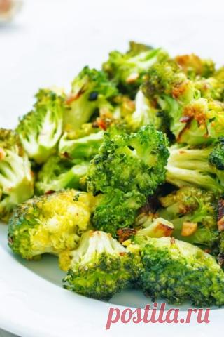 Запечённая брокколи с чесноком — Лайфхакер