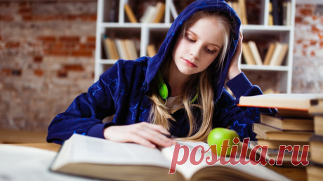 Лайфхаки для школьников, изучающих иностранные языки 🤓 Ваш ребенок ненавидит школьные уроки английского, а на занятия с репетитором ходит из-под палки? Зубрежка новых слов и правил грамматики — это для него худшее наказание? Советы из нашей статьи помогут ему кардинально изменить отношение к предмету! В книге «Как перестать учить иностранный язык и начать на нем жить» (mif.to/8o1F9) преподаватель с 11-летним стажем Анастасия Иванова предлагает нетрадиционный подход к освоению языка и…