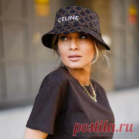 Что носить летом дамам 40 лет Летняя мода должна приносить удовольствие, помогать ощущать себя комфортно и свежо. Ни для кого не секрет, что на рубеже 40 лет женщина начинает меняться физиологически, поэтому важно, чтобы гардероб тоже отражал эти изменения – был в русле модных тенденций с учетом возраста.