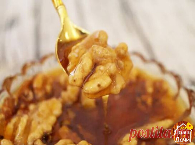 Очищение сосудов головного мозга – уникальные методики: 
1-я методика: мед и грецкие орехи 
Необходимо измельчить пять грецких орехов и тщательно смешать с одной столовой ложкой натурального липового меда, добавить по щепотке измельченных корицы и имбиря, перемешать, поместить смесь на сутки в холодильник. Принимать целебную смесь следует три раза в день за полчаса до еды по одной столовой ложки.

2-я методика: луковый сок и мед 
Необходимо выжать треть стакана сока из лук...