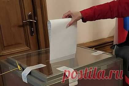 В десяти российских регионах камеры засняли вброс бюллетеней на выборах. Член Совета по правам человека Александр Брод заявил, что видеокамеры сняли случаи сброса бюллетеней на избирательных участках десяти регионов. По его словам, число нарушений может быть больше. «Было видеонаблюдение, фиксация этого, подключились наблюдатели. От камеры ничего не скроешь», — подчеркнул он.