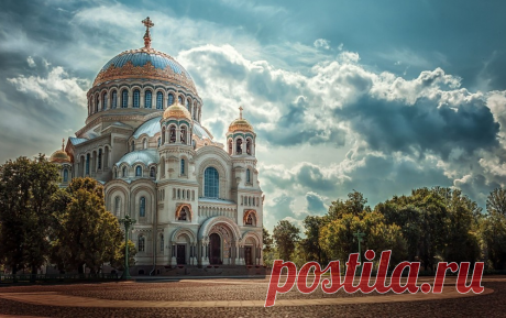 Морской Никольский собор в Кронштадте — один из последних храмов, построенных в Российской империи. Освящен в 1913 году.