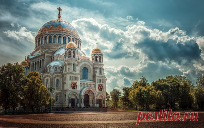 Морской Никольский собор в Кронштадте — один из последних храмов, построенных в Российской империи. Освящен в 1913 году.