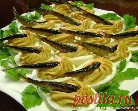 Шпротинки в яйце