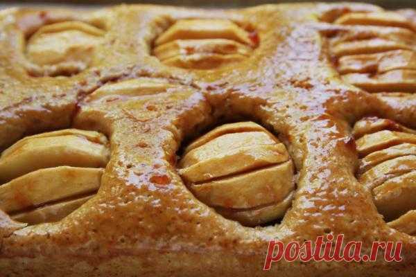 Apfelkuchen и смесь пряностей для яблочного пирога.