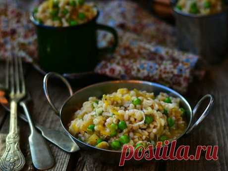 Перловка в мультиварке с горошком и овощами — постное экономное блюдо | Кулинарные записки обо всём | Пульс Mail.ru А вы хотя бы иногда едите перловку? Или считаете данную крупу пережитком советского дефицита?