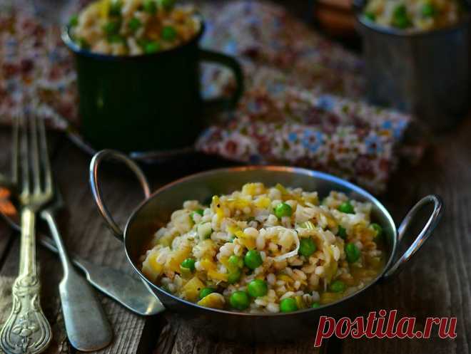 Перловка в мультиварке с горошком и овощами — постное экономное блюдо | Кулинарные записки обо всём | Пульс Mail.ru А вы хотя бы иногда едите перловку? Или считаете данную крупу пережитком советского дефицита?