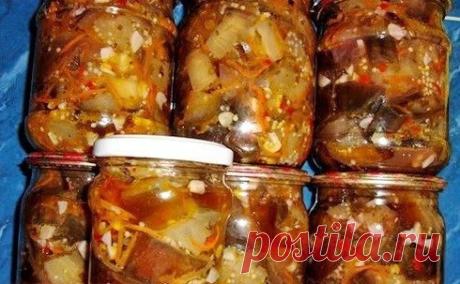 10 рецептов из БАКЛАЖАНОВ на зиму!!! 

1. САЛАТ ИЗ БАКЛАЖАНОВ 

Баклажаны - 2.5 килограмм; 
Морковь большая - 1 штука; 
Горький красный перец - 2 штуки; 
Укроп измельченный - 100 грамм; 
Чеснок мелко порезанный - 3 головки; 
Сухая горчица в зернах - 1 чайная ложка с горкой; 
Черный молотый перец - 1 чайная ложка; 
Красный молотый перец - 0.5 чайной ложки. 

Вода - 500 грамм; 
Подсолнечное масло - 300 грамм; 
Уксус 9% - 100 грамм; 
Соль - 2 столовые ложки; 
Сахар - 100 грам...