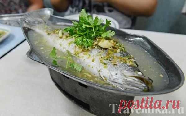 Еда в Бангкоке, цены в Бангкоке на еду. Поэтому, вот правила выбора хорошего заведения в Бангкоке | Сайт о путешествиях по миру. Travelinka.ru
Ресторан расположен в китайском квартале Яоварат. T&K Seafood Chinatown является одним из самых известных рыбных ресторанов в Бангкоке, обслуживающих сотни посетителей ежедневно. Здесь туристы могут расположиться на любом из 4 этажей ресторана, либо на улице. Блюда здесь по очень умеренной цене, а некоторые по очень-очень доступной цене.