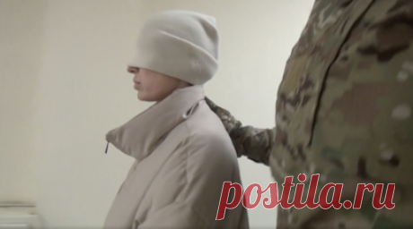 На покупку средств поражения и боеприпасов: в Екатеринбурге задержали жительницу Лос-Анджелеса за сбор средств для ВСУ. В Екатеринбурге задержана 33-летняя жительница Лос-Анджелеса с двойным гражданством России и США. Девушка, по данным ФСБ, причастна к оказанию финансовой помощи ВСУ. С февраля 2022 года она собирала деньги на предметы тактической медицины, экипировки, средства поражения и боеприпасы для украинских военных. В её отношении возбуждено уголовное дело по статье «Государственная…