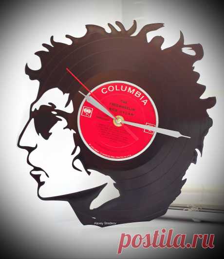 Часы из пластинки "Bob Dylan" – купить в интернет-магазине на Ярмарке Мастеров с доставкой Часы из пластинки &quot;Bob Dylan&quot; - купить или заказать в интернет-магазине на Ярмарке Мастеров | Часы "Боб Дилан", сделанные из виниловой&hellip;