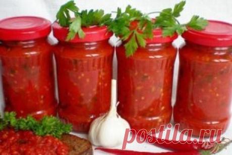 Аджика  "Ням-ням".  БЕЗУМНАЯ ВКУСНОТА! Обязательно сохраните рецептик!
Нам понадобится:
2,5 кг. помидор
1кг. моркови
1 кг. сладского перца
1кг. яблок зеленых
100 гр. кр.стручкового перца
1 стакан сахара
0,25 стакана соли
0,5 стакана уксуса белого 9%
1 стакан подсолнечного масла
200-300 гр. чеснока.
Рецепт приготовления очень прост. Все перекрутить на мясорубку или в комбайне, варить один час, затем добавить сахар, соль, уксус, масло, ченок и еще проварить минут 15. Сразу ж...