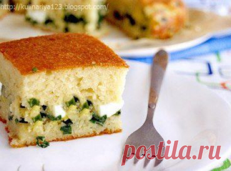 Быстрый заливной пирог с луком и яйцом