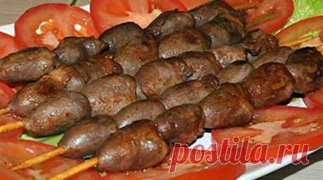 Шашлык из куриных сердечек? Проще простого Невероятно простой и быстрый способ приготовить шашлык из куриных сердечек дома в духовке.
Я очень часто готовлю на праздники такое угощенье, и гости разметают его в один миг. Шашлычок на шпажке смотр…